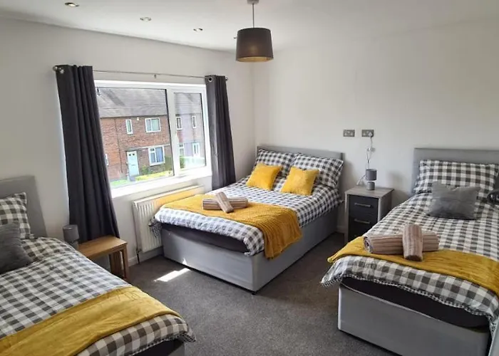 Well Presented 3 Bed House- 9 Guests - Great For Leisure Stays Or Contractors -Ng8 Postcode