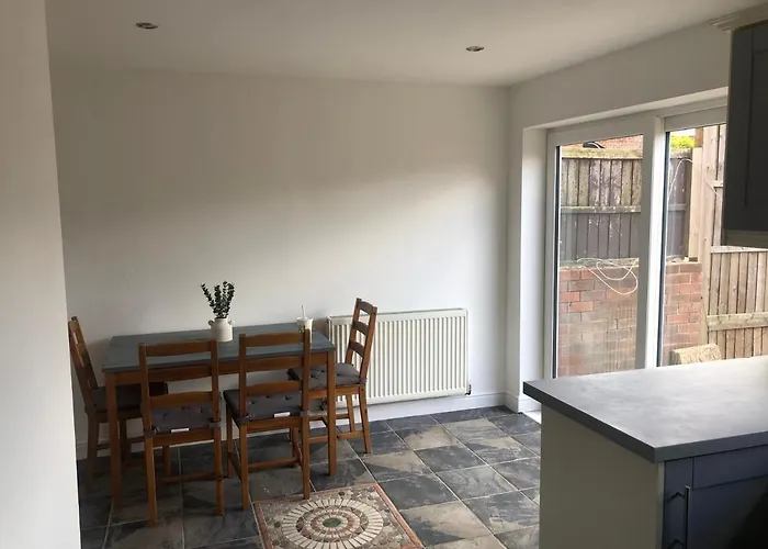 Well Presented 3 Bed House- 9 Guests - Great For Leisure Stays Or Contractors -Ng8 Postcode