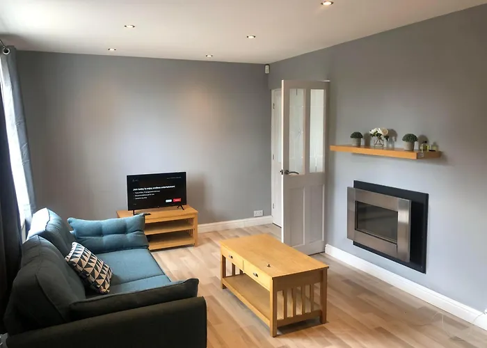 Well Presented 3 Bed House- 9 Guests - Great For Leisure Stays Or Contractors -Ng8 Postcode