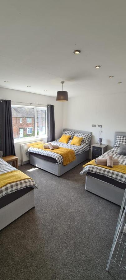 Apartment Well Presented 3 Bed House- 9 Guests - Great For Leisure Or Contractors -ng8 Postcode