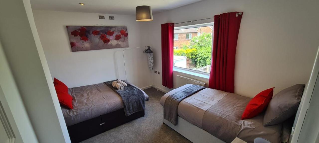 Well Presented 3 Bed House- 9 Guests - Great For Leisure Or Contractors -ng8 Postcode Apartment *