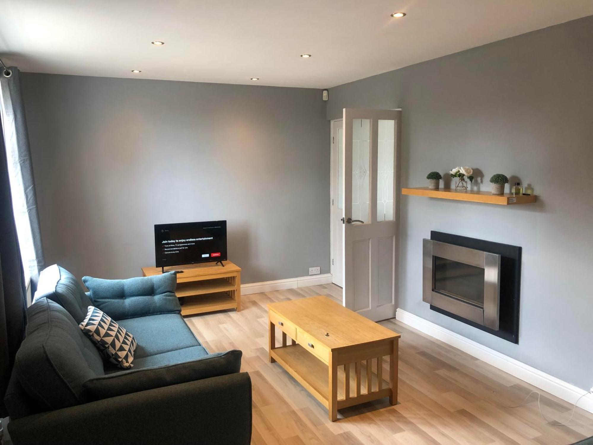 Apartment Well Presented 3 Bed House- 9 Guests - Great For Leisure Or Contractors -ng8 Postcode *