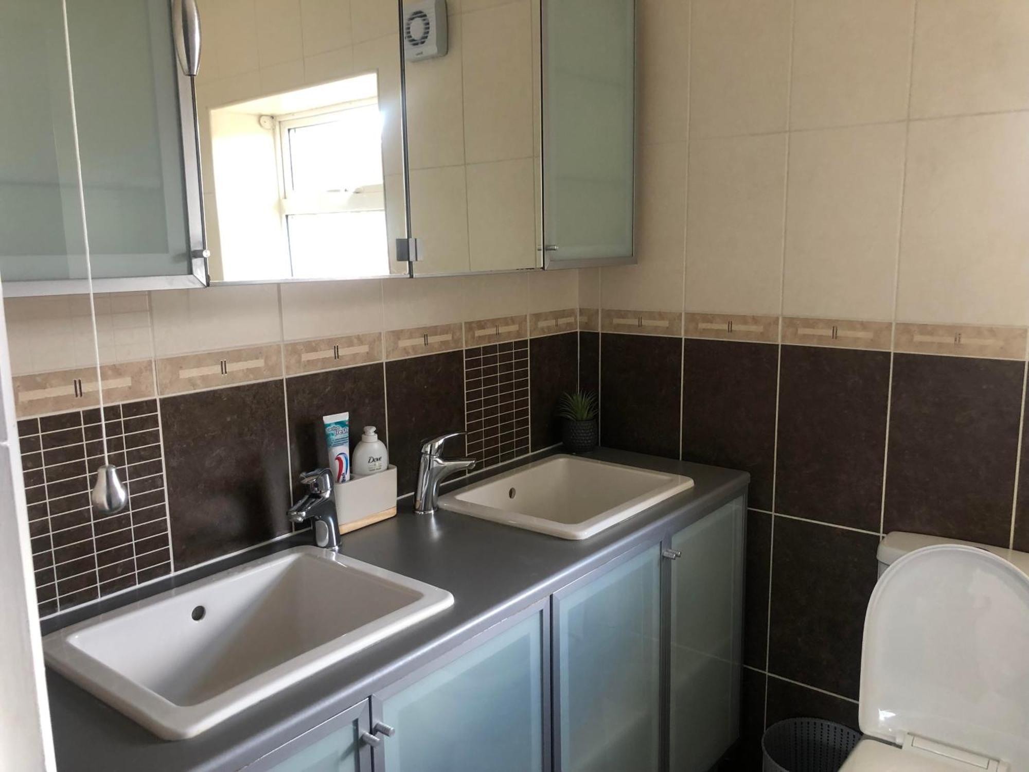 Apartment Well Presented 3 Bed House- 9 Guests - Great For Leisure Or Contractors -ng8 Postcode Nottingham