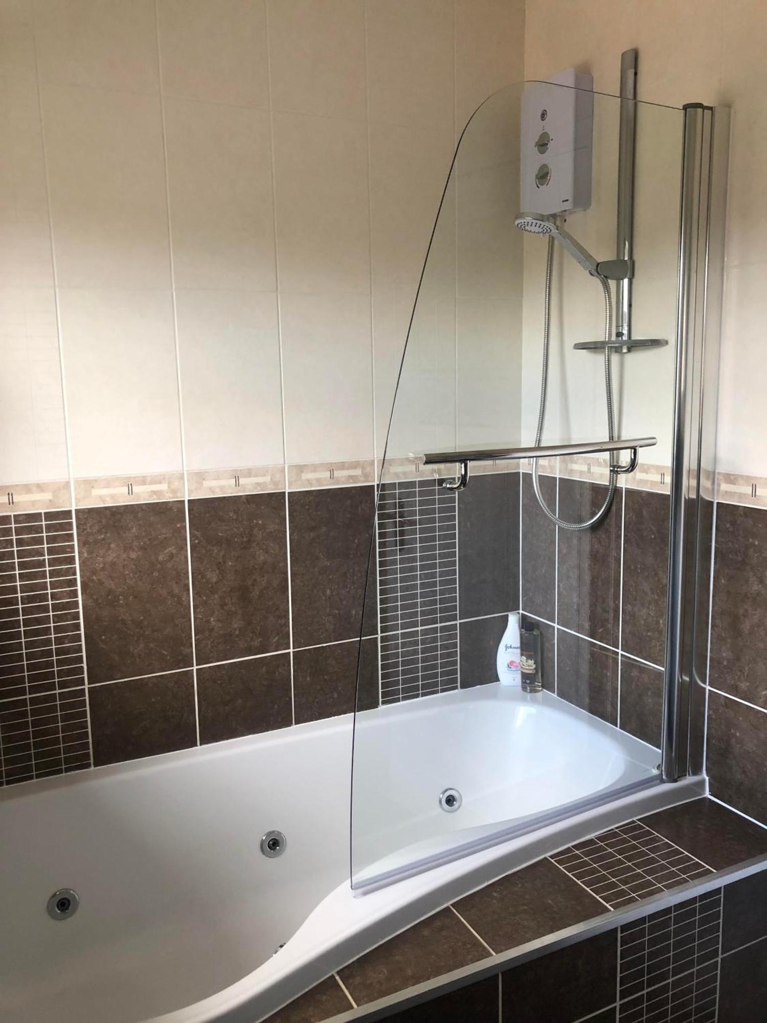 Apartment Well Presented 3 Bed House- 9 Guests - Great For Leisure Or Contractors -ng8 Postcode